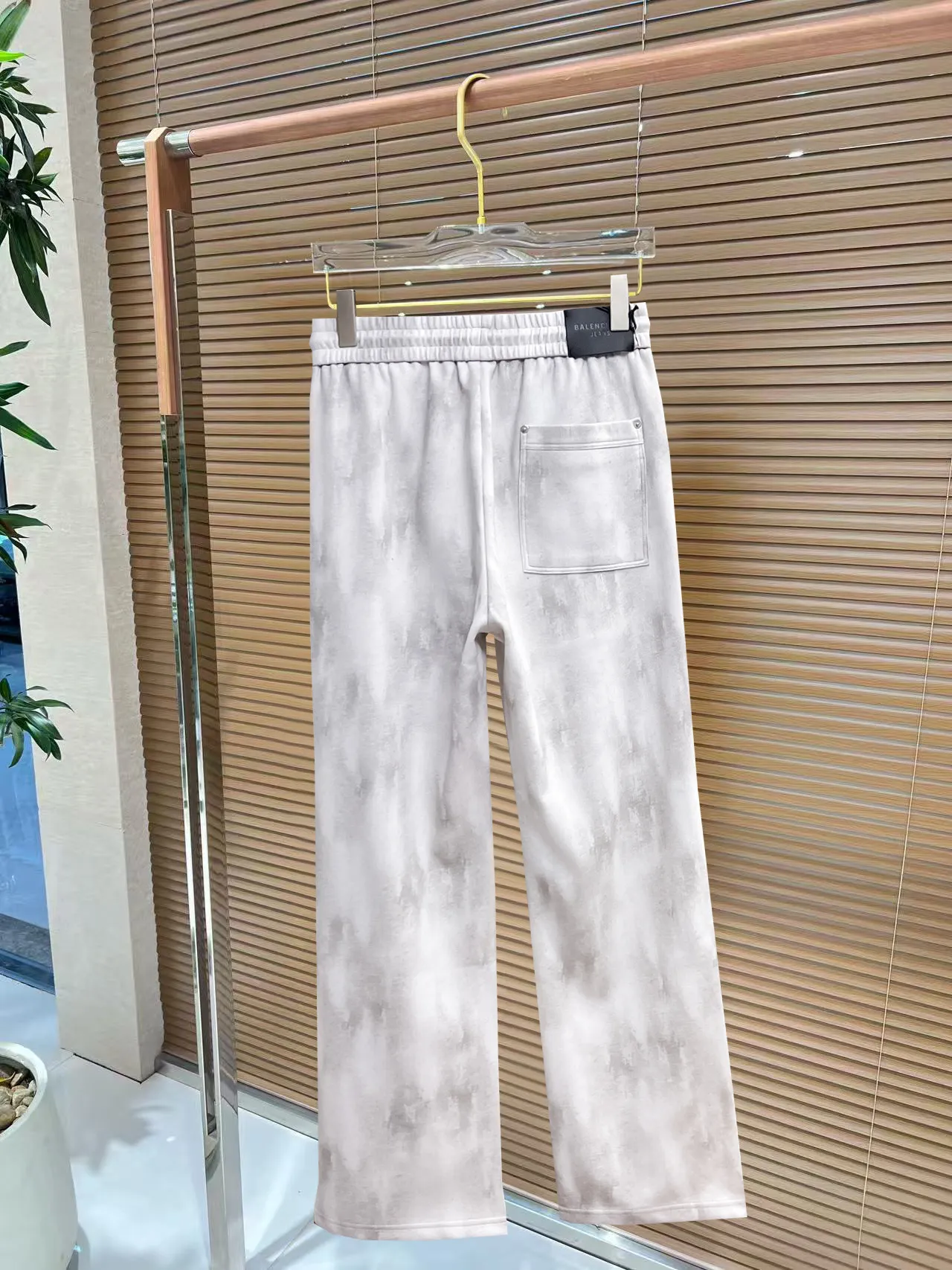 Balenciaga 🆕2026 Autumn and Winter New Arrival Casual Pants! The official website will be released simultaneously. Brand Classic LOGO casual pants, customized fabrics, excellent comfort and strong touch. Highly recognisable, perfect appearance and craftsmanship. Size:M-3XL